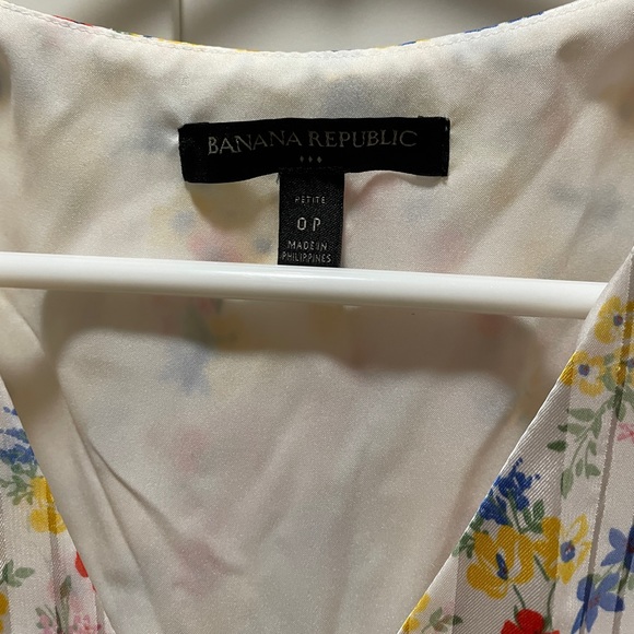 Banana Republic | Yellow Floral Ruffle V Neck Fit and Flare Dress size 0P - Picture 9 of 10